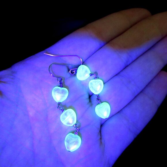 UG heart earrings - Picture 5 of 10